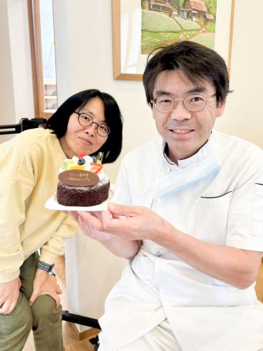 11周年お祝いのケーキと院長